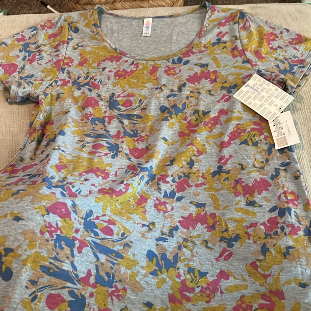 NWT LuLaRoe Classic T-Shirt